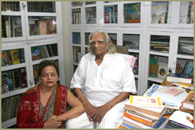 Shree Ayengar being blessed by Yogacharya B.K.S.Iyengar in Pune, India